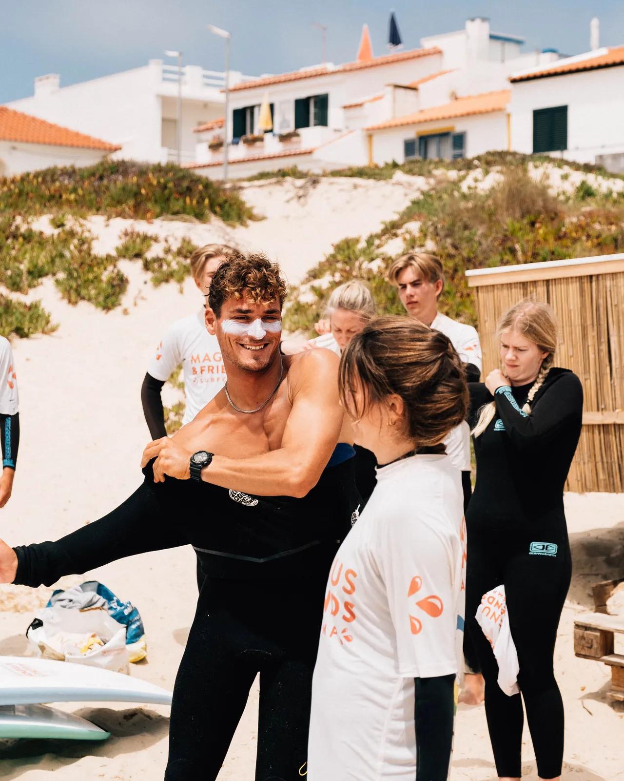 Gruppen gör sig redo för dagens surflektion
