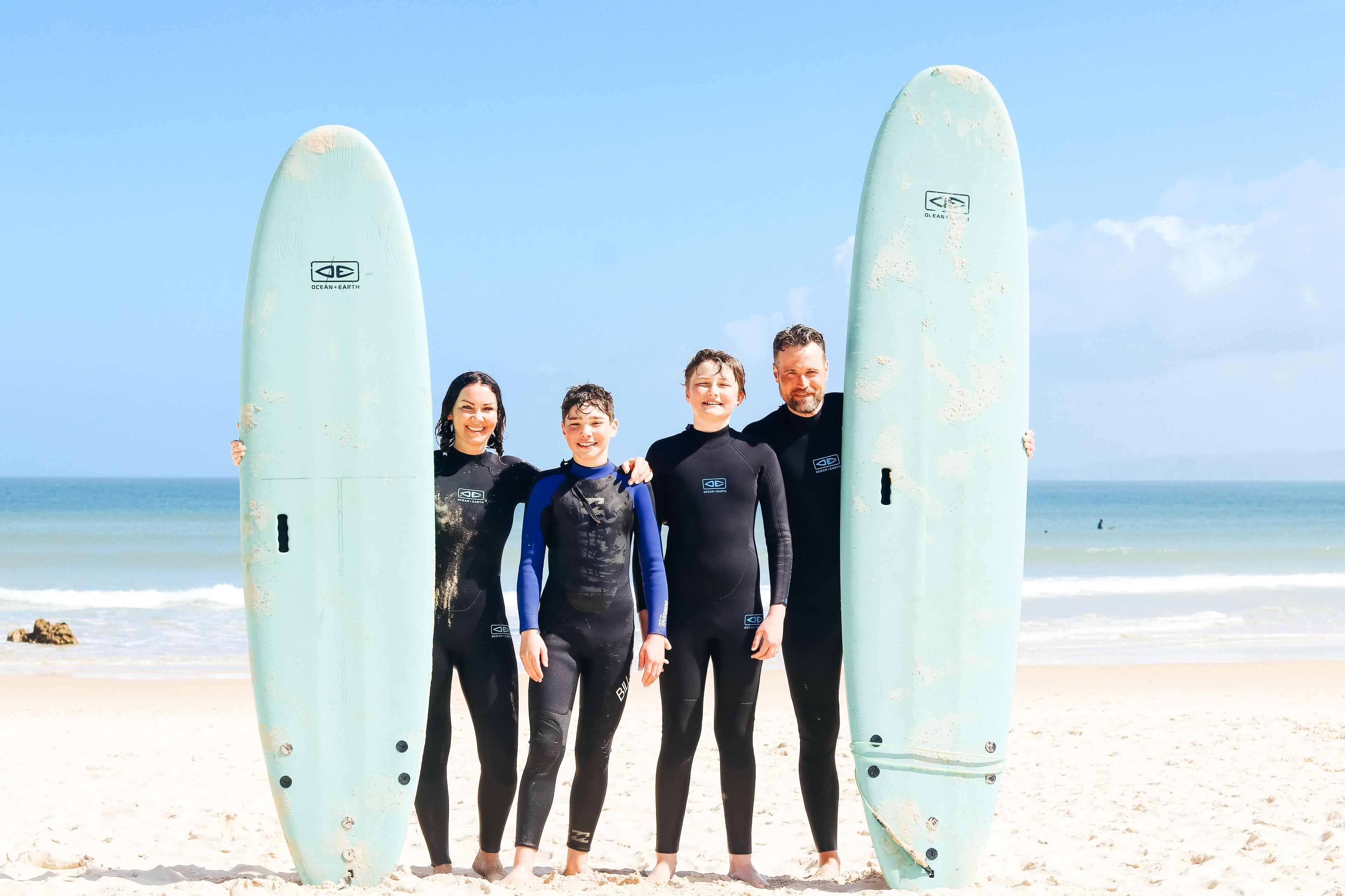 Fira påsklovet på ett surfcamp i Portugal! Lär er surfa, njut av sol och hav, och skapa minnen för livet.