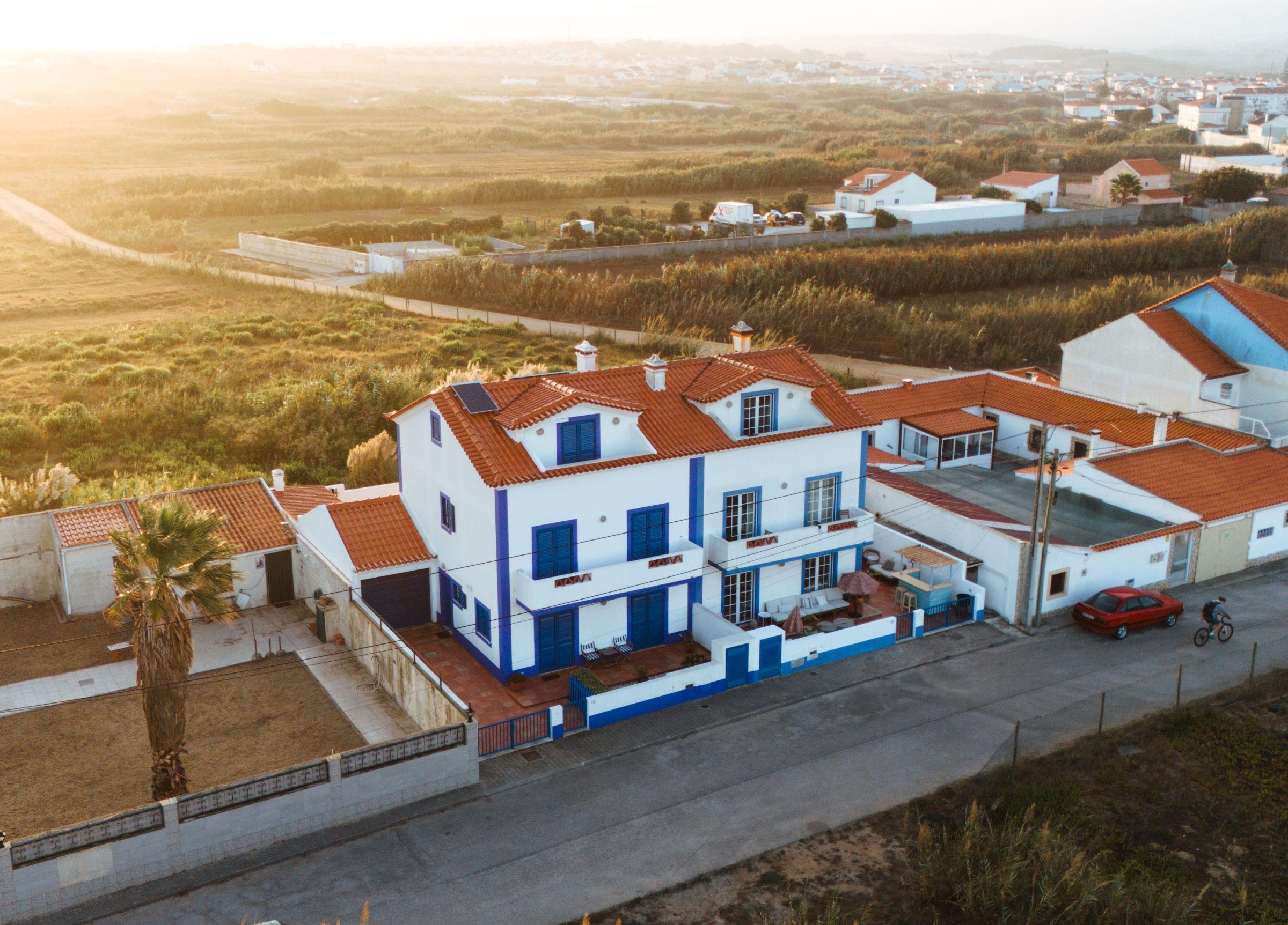 Drönarbild på Surfvillan i Baleal, Portugal
