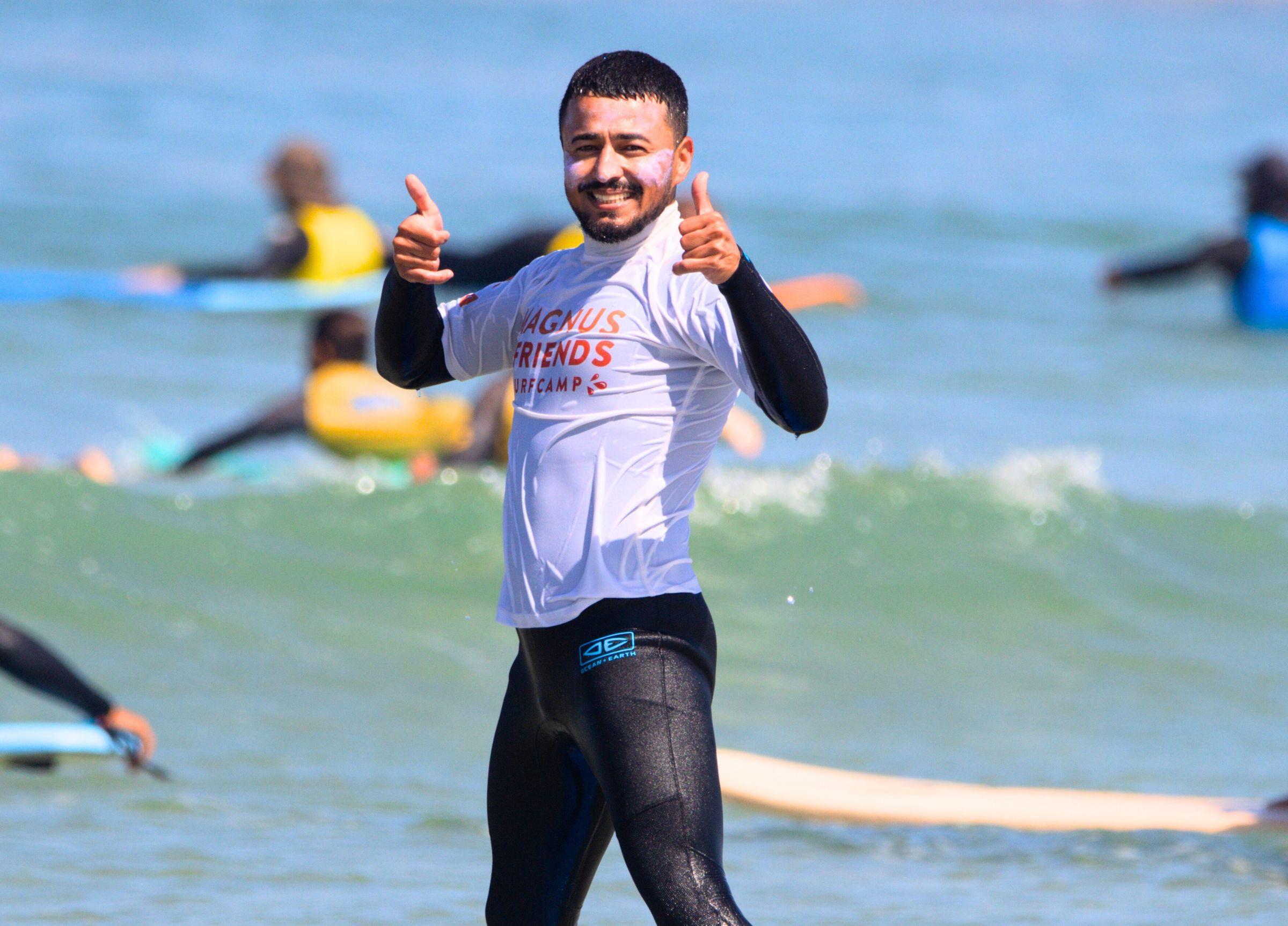 Glad student på studentresa i Portugal med Magnus & friends